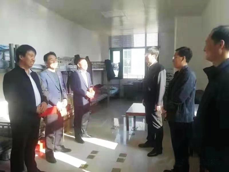工業(yè)園區管委會(huì )、泓源公司慰問(wèn)園區機關(guān)保安門(mén)衛等一線(xiàn)人員(圖2)